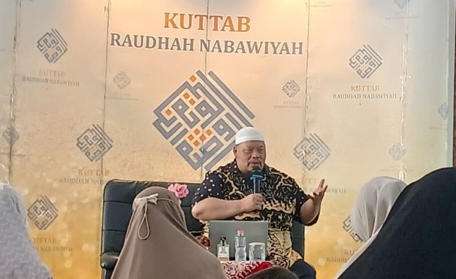 Kajian Parenting Nabawiyyah, Ustaz Fauzil Adhim Tekankan Pentingnya Mendidik Anak Jadi Mukmin yang Kuat